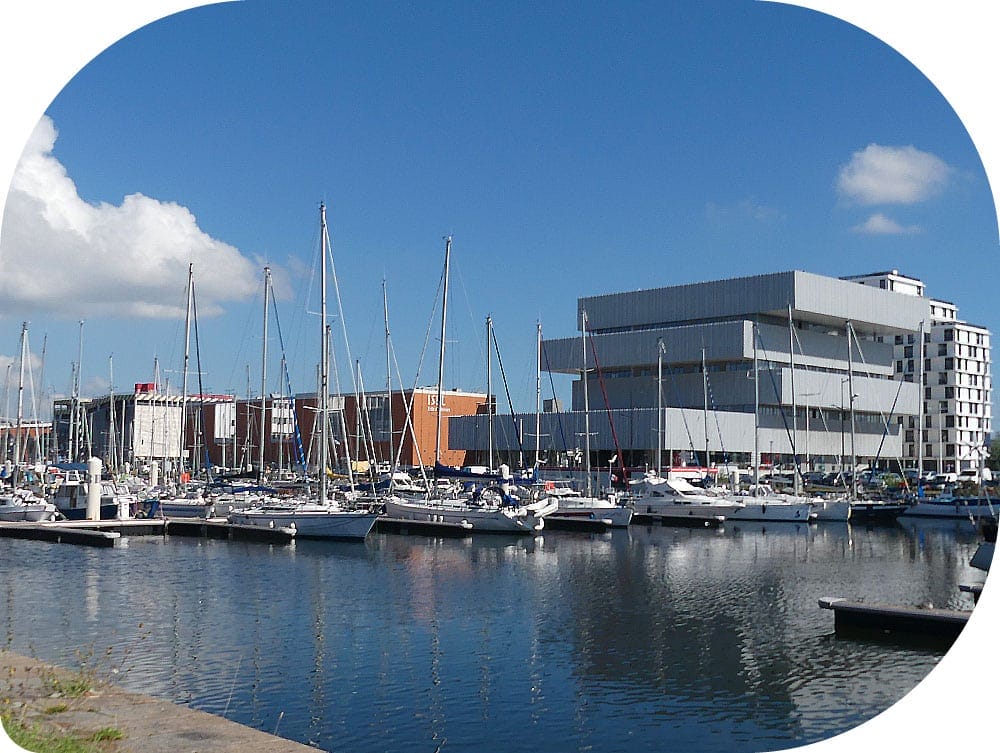 Port Vauban, port de plaisance au pied de la gare et du campus étudiant Frissard (c) Le Havre Seine Développement
