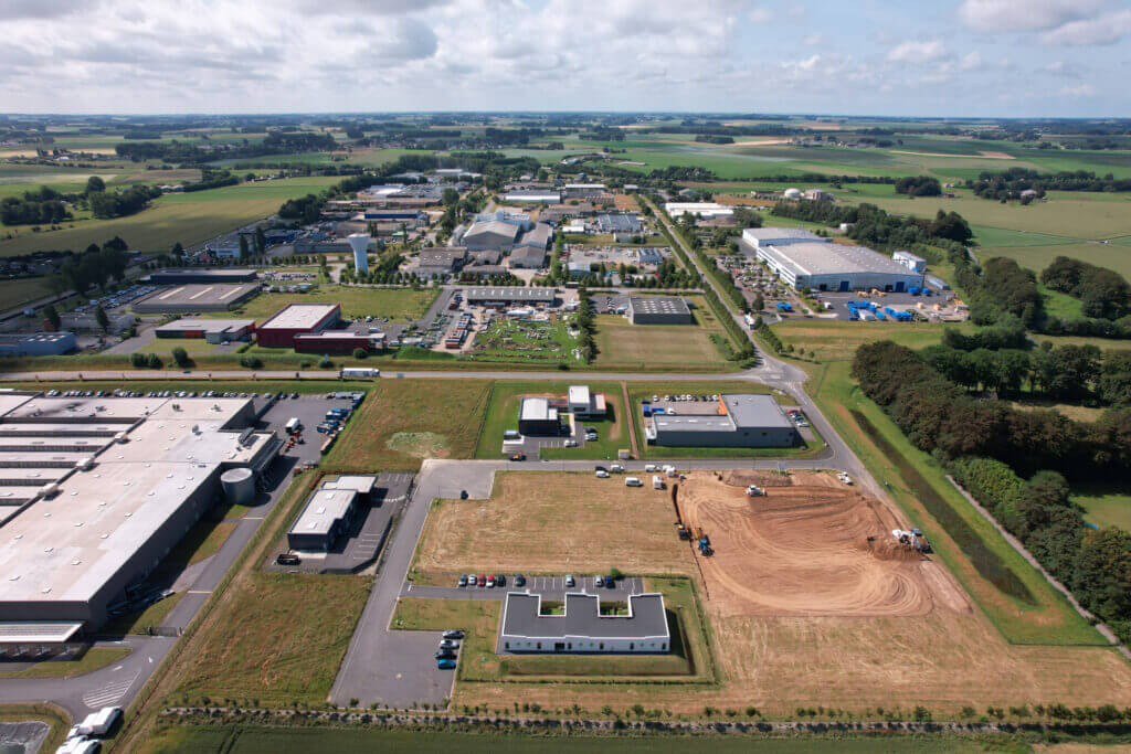 Vue aérienne de la parcelle disponible du parc d'activités des Hautes Falaises (c) TMA Images