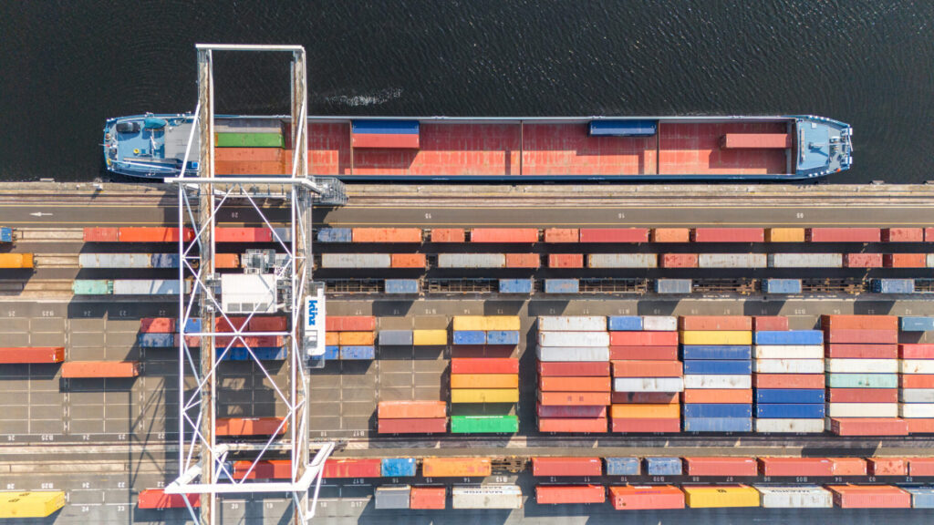 Vue aérienne du Terminal multimodal du port du Havre, fret fluvial et ferroviaire (c) Marin David