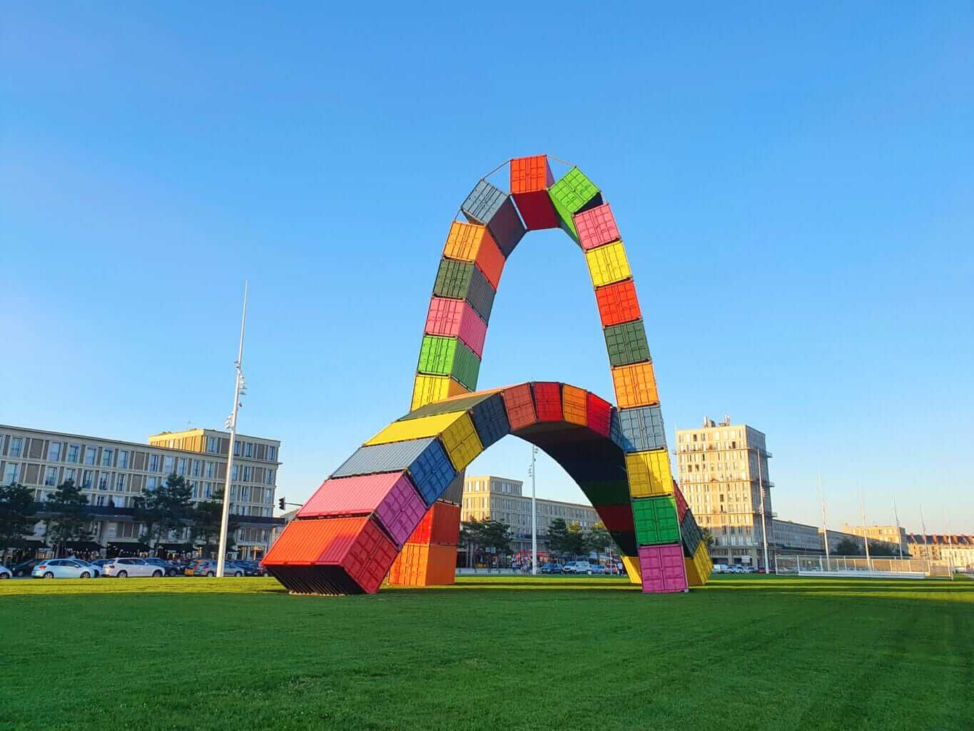 Catène de conteneurs de Vincent Ganivet, sur le Grand Quai du Havre (c) Le Havre Seine Développement