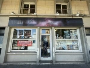 Vitrine d'un local commercial de 72 m² dans le quartier Notre Dame au Havre (Seine-Maritime | Normandie)