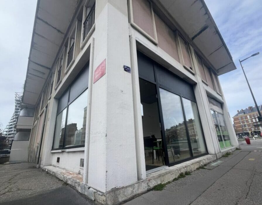 Vitrine local commercial de 30 m² au Havre, quartier Notre Dame (Seine-Maritime | Normandie)