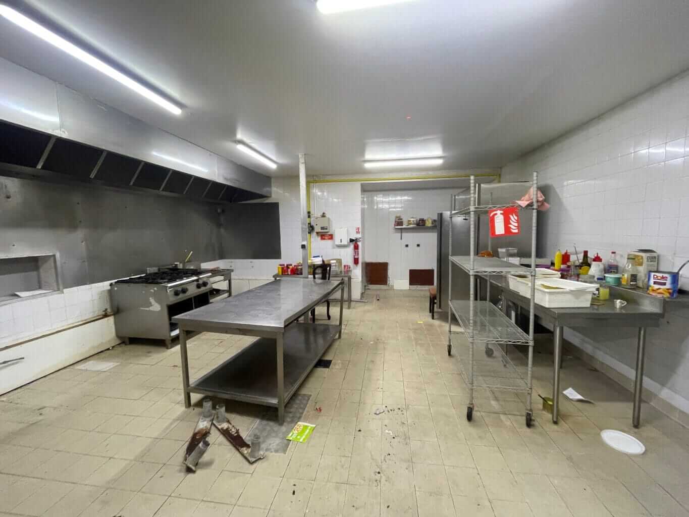 LOCAL COMMERCIAL MONTIVILLIERS