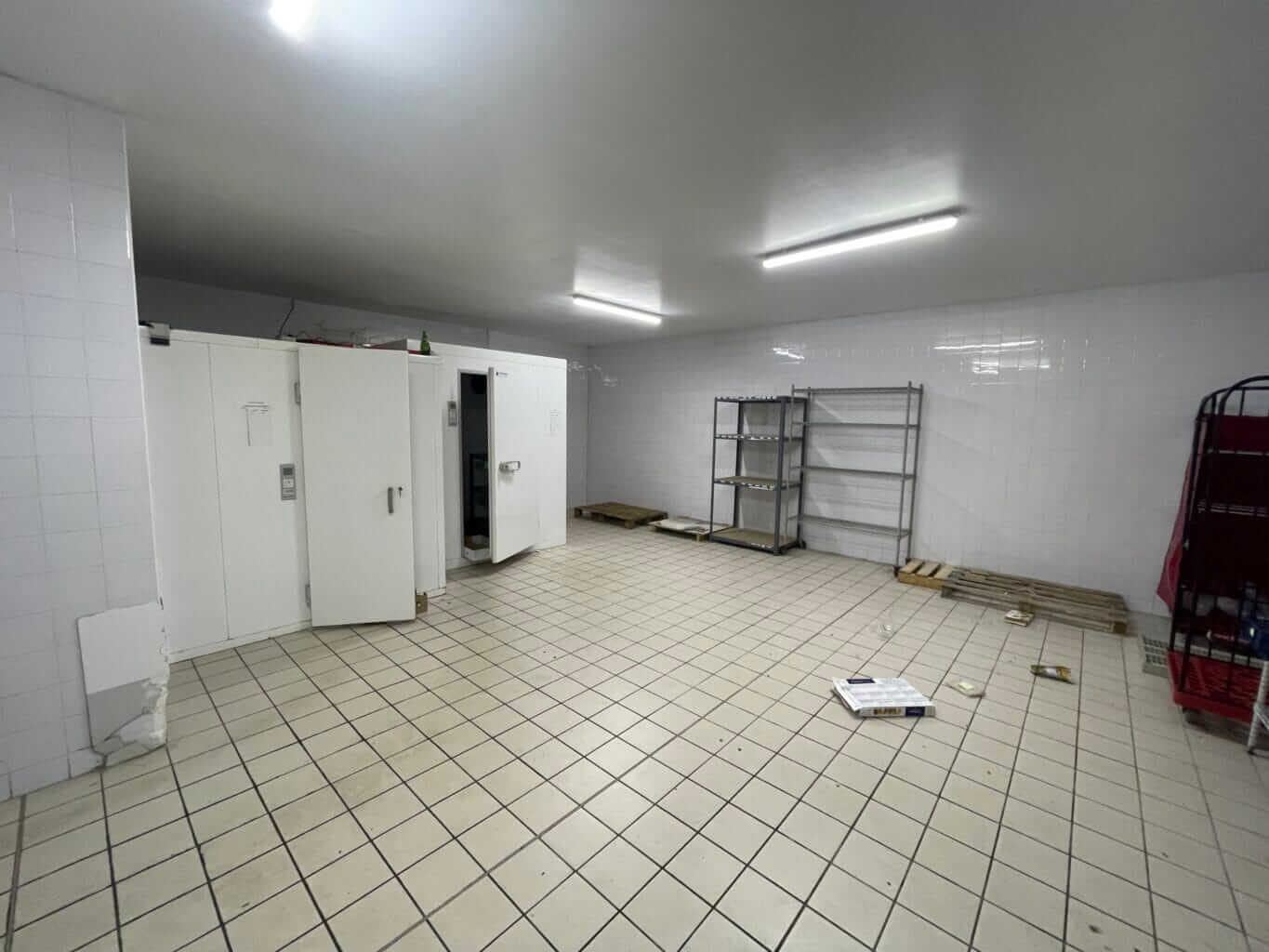 LOCAL COMMERCIAL MONTIVILLIERS