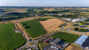 Vue aérienne du parc d'activités du Mesnil, terrains disponibles pour des entreprises (d) Marin David