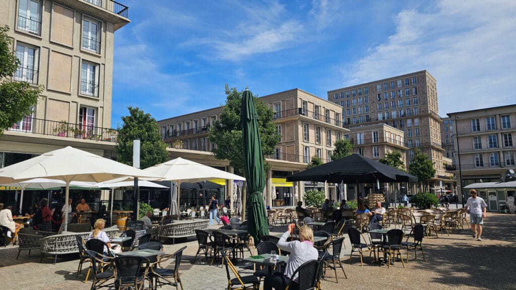 Place Perret, espace commerçant des rues piétonnes en centre-ville du Havre (c) Le Havre Seine Développement