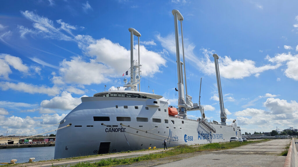 Navire hybride Canopée au Havre, pour le transport d'éléments de la fusée Ariane 6 (c) Le Havre Seine Développement