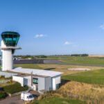 Aéroport Le Havre-Octeville, vers la tour de contrôle (c) Marin David