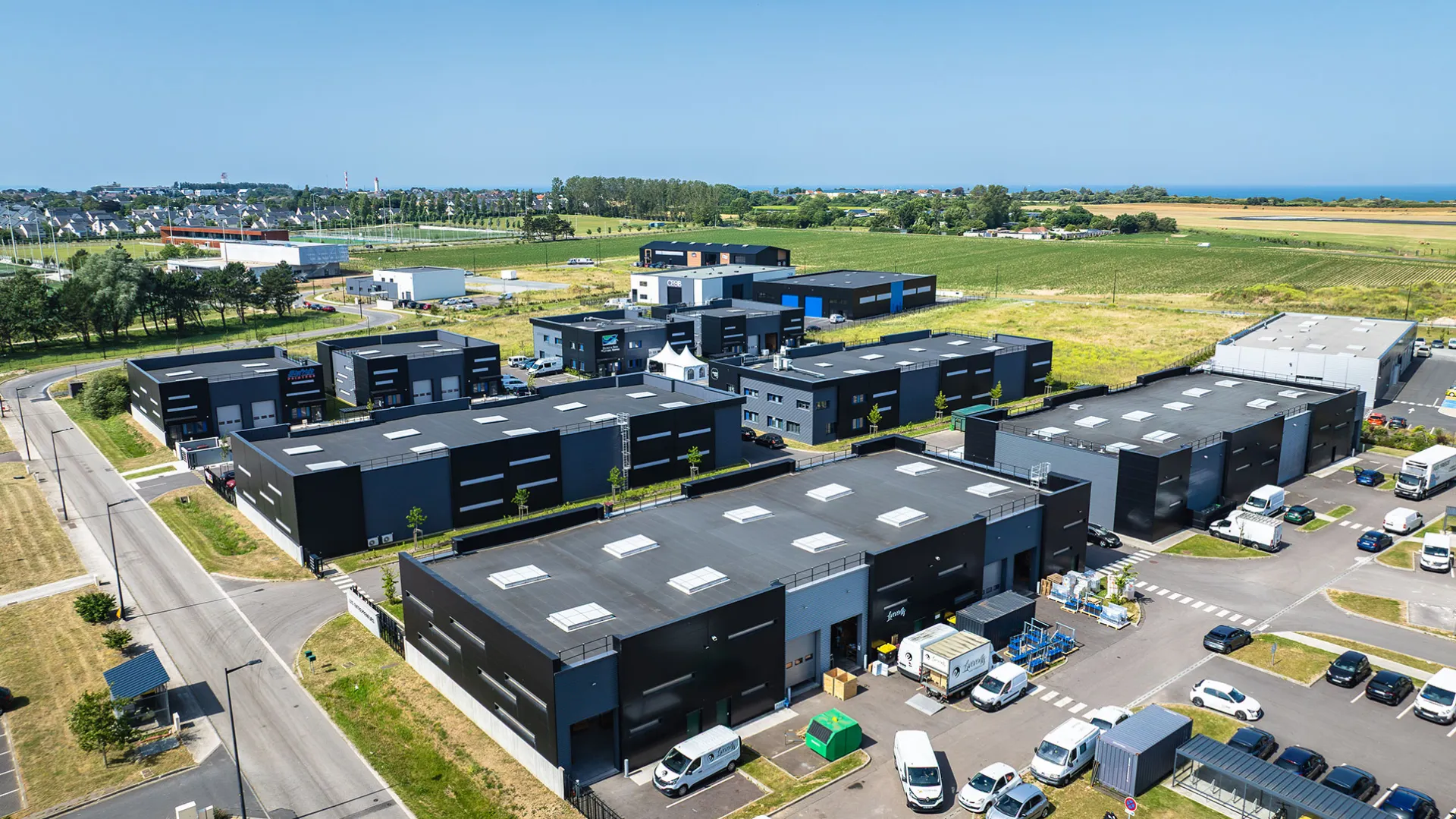 Locaux d'activités Les Entrepreneurs sur le parc d'activités Le Havre Plateau (c) Armel Vrac