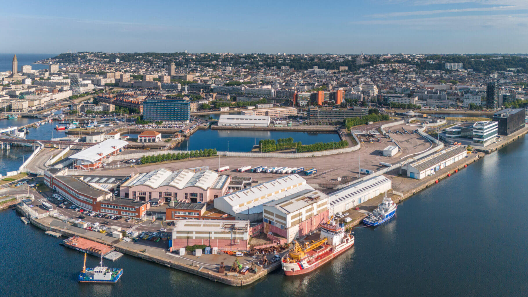 Services portuaires, sur le site de la Citadelle, au Havre (c) Marin David