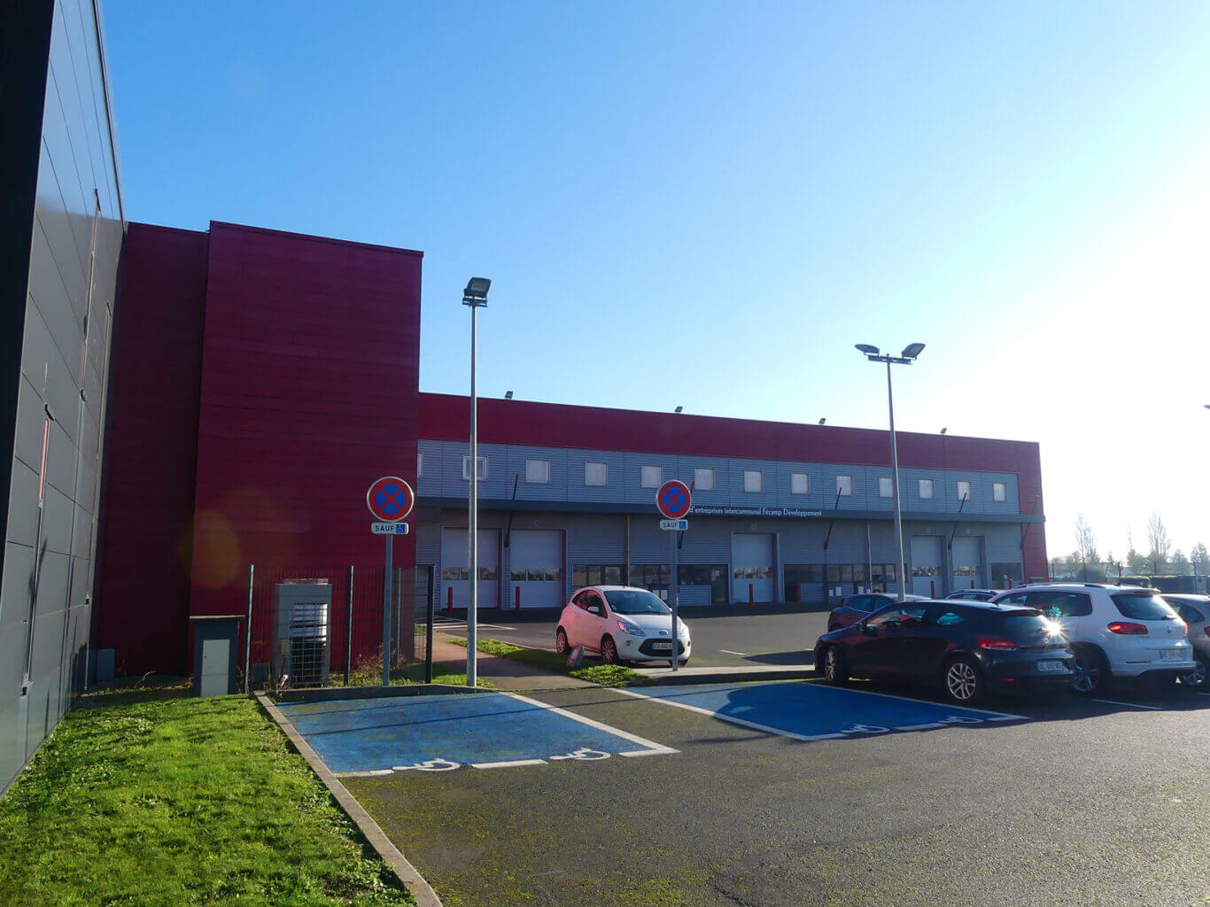Hôtel d'entreprises Fécamp Développement, bureaux et ateliers à louer sur le parc des Hautes Falaises (c) Le Havre Seine Développement