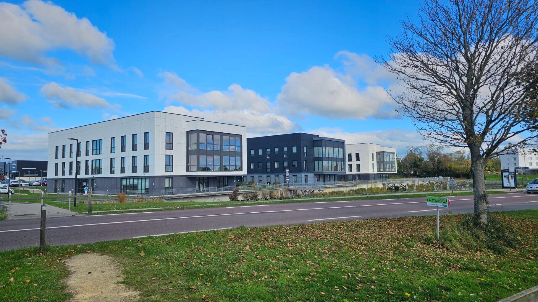 Office buildings including the Le Havre Plateau Business Hotel, in the Le Havre Plateau business park (c) Le Havre Seine Développement