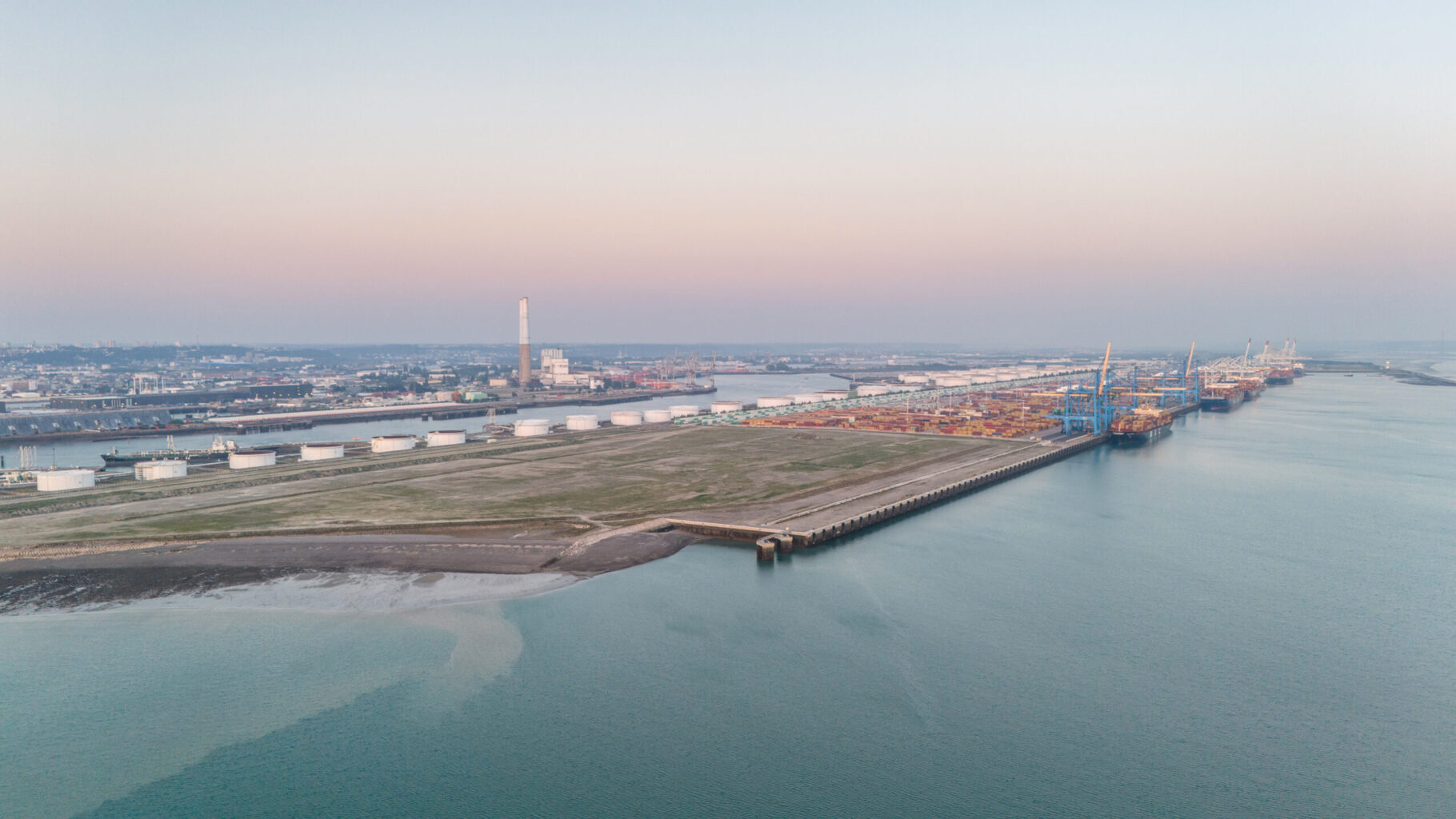 Postes à quai 11 et 12 livrés par HAROPA PORT sur Port 2000, avant l'installation de TiL Terminal Investment Limited (c) Marin David