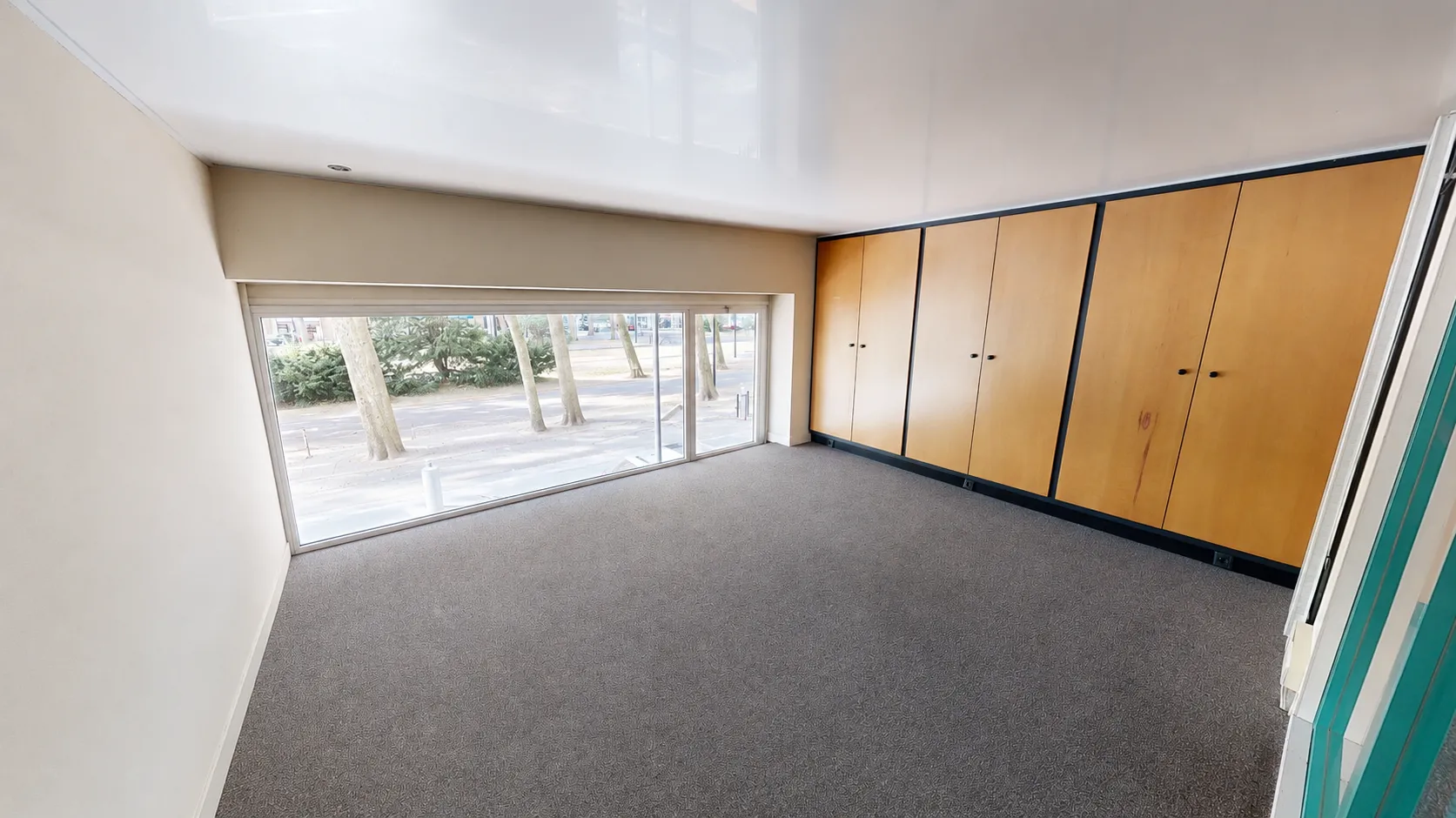 LOCAL COMMERCIAL BUREAU CENTRE VILLE 90