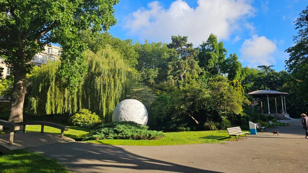 La lune s'est posée - square Saint-Roch (c) Le Havre Seine Développement