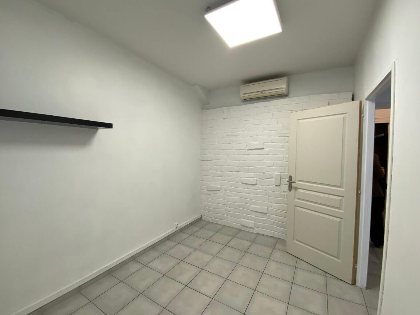 LOCAL COMMERCIAL BUREAU DOCKS LE HAVRE 29