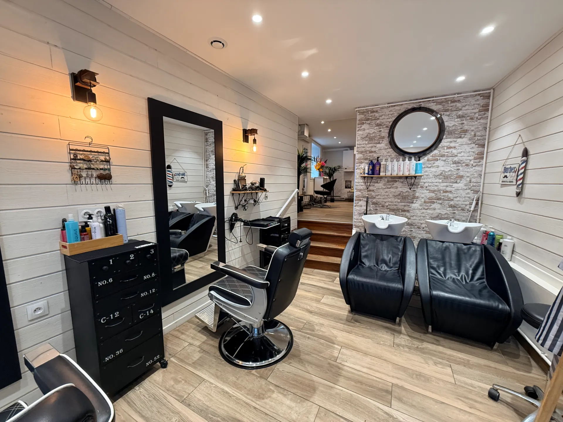FONDS DE COMMERCE COIFFEUR MONTIVILLIERS 56