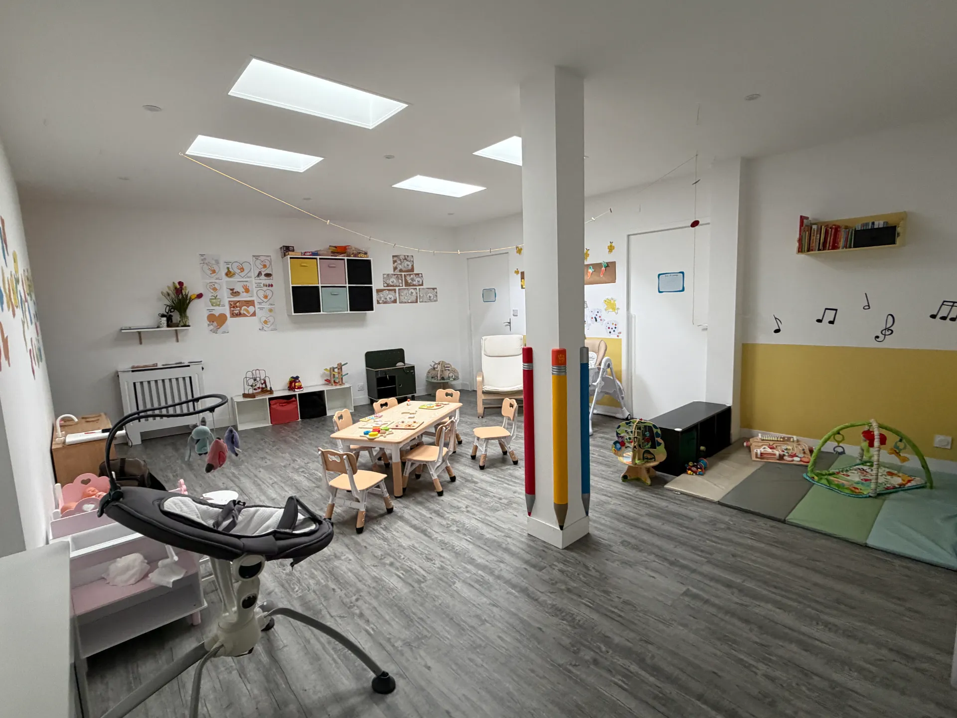 LOCAL COMMERCIAL BUREAU SAINT ROMAIN 73