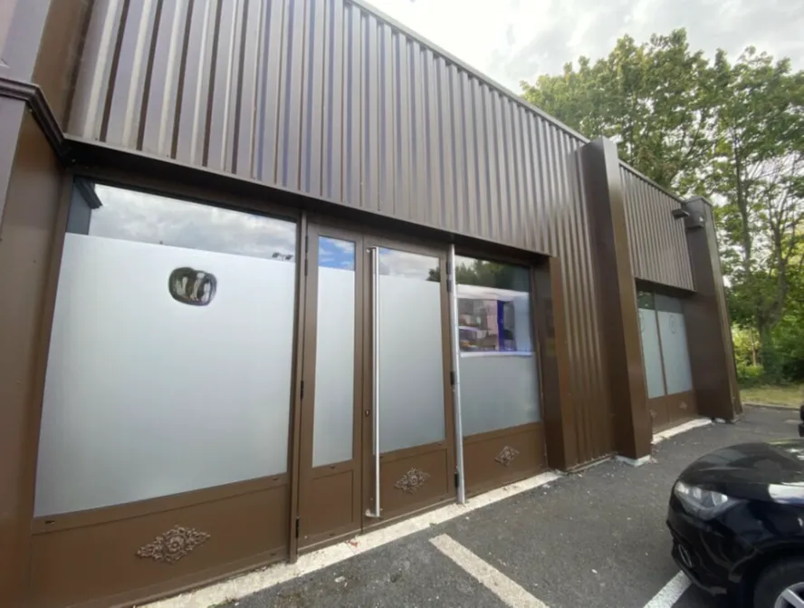 LOCAL COMMERCIAL HARFLEUR 100