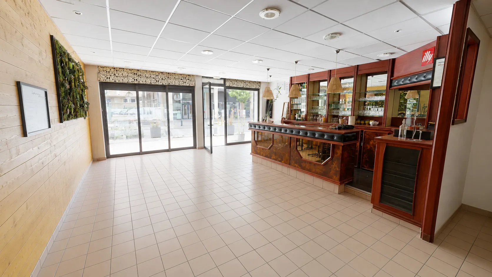 LOCAL COMMERCIALE HALLES LE HAVRE 70