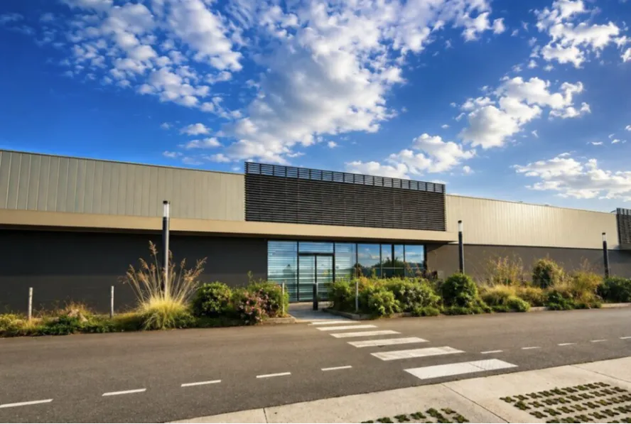 LOCAL COMMERCIAL MONTIVILLIERS 1200