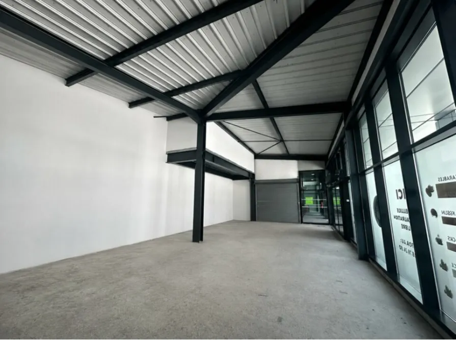 LOCAL COMMERCIAL HALLES COTY LE HAVRE 105